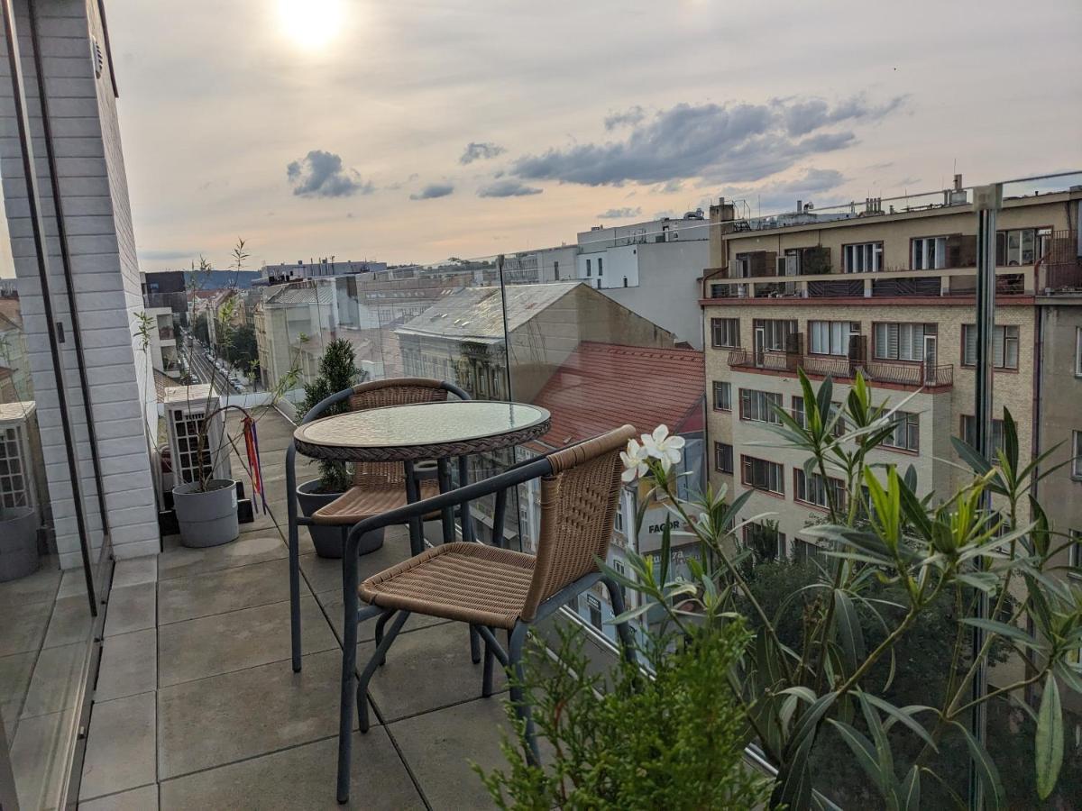 Cozy Apartment With Big Terrace In Central Prague - Karlin Exterior foto